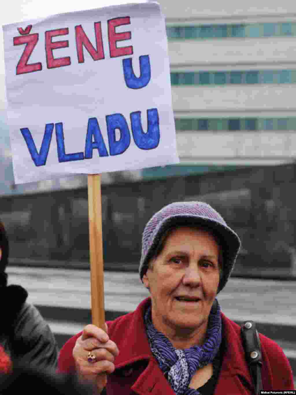 Mirni protest žena ispred zgrade Parlamenta BiH zbog neformiranja državne vlasti i ignorisanja Zakona o ravnopravnosti spolova, Sarajevo, 24.11.2011.