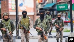 د هند پوځیان د هندي کشمیر په پلازمېنه سرینګر کې د ګزمې پرمهال