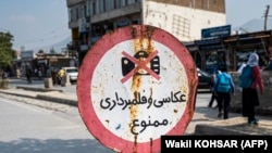 طالبان در جریان سه سال گذشته محدودیت های فراوانی بر رسانه ها وضع کرده اند که در آخرین مورد نشر تصاویر زنده جان ها را در تعدادی از ولایات منع کرده اند.