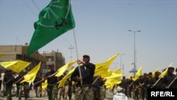 نظامیان سپاه مهدی در شهرک صدر که البته این روزها از تعداشان کاسته شده است
