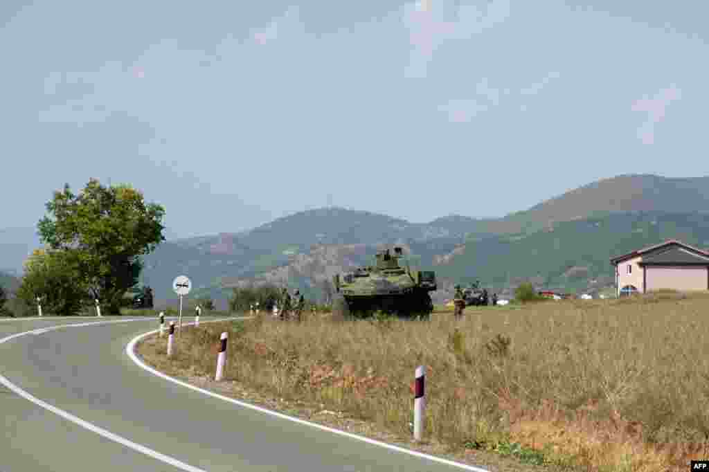 Automjete të ushtrisë së Serbisë, të pozicionuara në Rudnicë. (27 shtator)