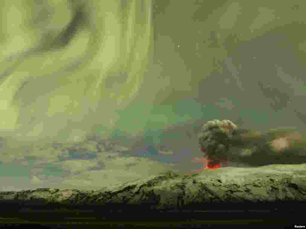 Island - Erupcija vulkana Eyjafjallajökull, 22.04.2010. Foto: Reuters / Lucas Jackson