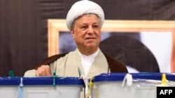 اکبر هاشمی رفسنجانی پای صندوق رای در روز ۲۲ خردادماه