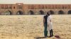 از بی‌حجابی تا خشکی زاینده‌رود؛ دیدگاه‌های یک امام جمعه