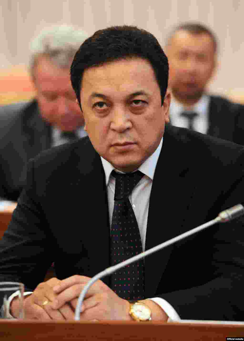 Аалы Карашев с 1 сентября 2012 года по 5 сентября 2012 года исполнял обязанности премьер-министра. 