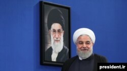 حسن روحانی در نشست خبری روز دوشنبهاش گفت «اتفاق نظر تمام اقتصادیها را بر نظر شخصیام ترجیح دادم».