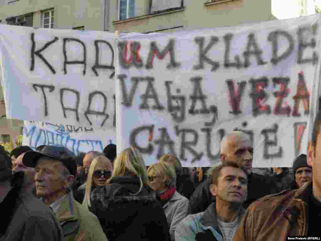 U Podgorici je nekoliko hiljada ljudi 21. januara 2012. protestovalo ispred zgrade crnogorske Vlade, zbog teškog socijalno-ekonomskog stanja u Crnoj Gori. Protest je organizovala Unija slobodnih sindikata, uz podršku Mreže za afirmaciju nevl