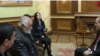 Премьер-министр Никол Пашинян принимает родственников погибшего военнослужащего Артура Аджамяна, Ереван, 26 декабря 2019 г.