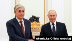 Қазақстан президенті Қасым-Жомарт Тоқаев пен Ресей президенті Владимир Путин.