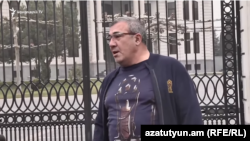 Рубен Айрапетян возле своего особняка, 13 декабря 2019 г.