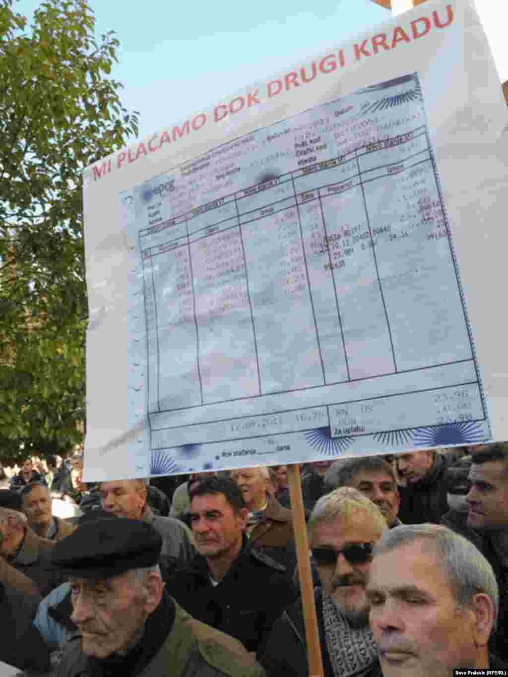 U Podgorici je nekoliko hiljada ljudi 21. januara 2012. protestovalo ispred zgrade crnogorske Vlade, zbog teškog socijalno-ekonomskog stanja u Crnoj Gori. Protest je organizovala Unija slobodnih sindikata, uz podršku Mreže za afirmaciju nevl