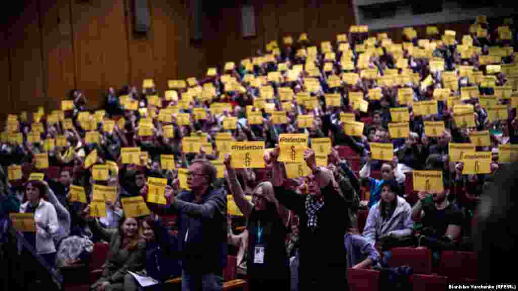 Акция в поддержку крымского режиссера Олега Сенцова на фестивале Docudays UA в Киеве, 25 марта 2017 года