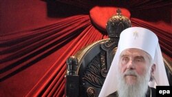 U Parijaršiji je seo pred novinare, i bez bilo kakvog uvoda, odgovarao na postavljena mu pitanja - novoizabrani patrijarh SPC Irinej