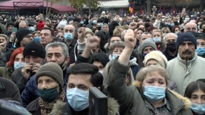 Armenian PM Given Resignation Ultimatum At Protest