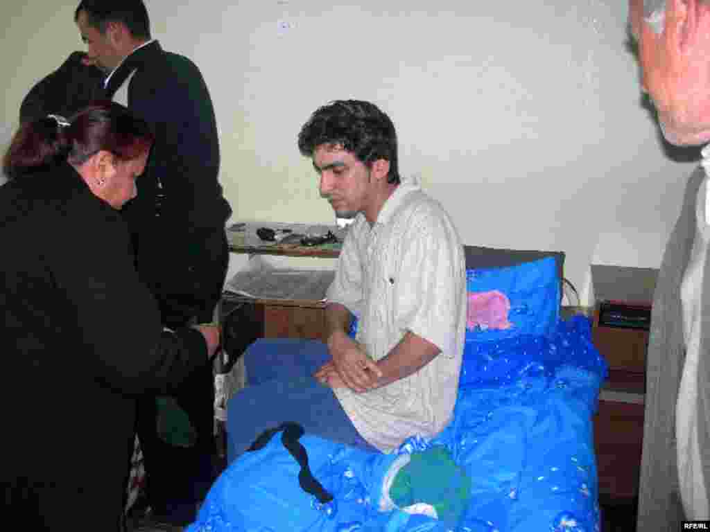 Aqil Xəlil, "Azadlıq" qəzetinin əməkdaşı, 2008-ci il martın 14-də Bakıda döyülüb. 