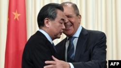 Глава МИД России Сергей Лавров и глава МИД Китая Ван И на переговорах в Москве