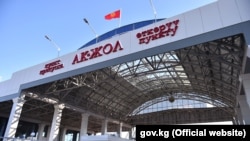 Пункт пропуска «Ак-жол» на кыргызской стороне казахстанско-кыргызской границы. 2 апреля 2021 года