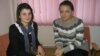 Марија Јовановска и Сања Стојмановска, волонтери во Клубот на младите при Општинската организација на Црвениот крст во Куманово.