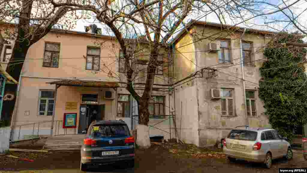 Кримськотатарський музей культурно-історичної спадщини на вулиці Чехова. Колись вулиця називалася Контарною («контар» у перекладі з кримськотатарської – «ваги»)