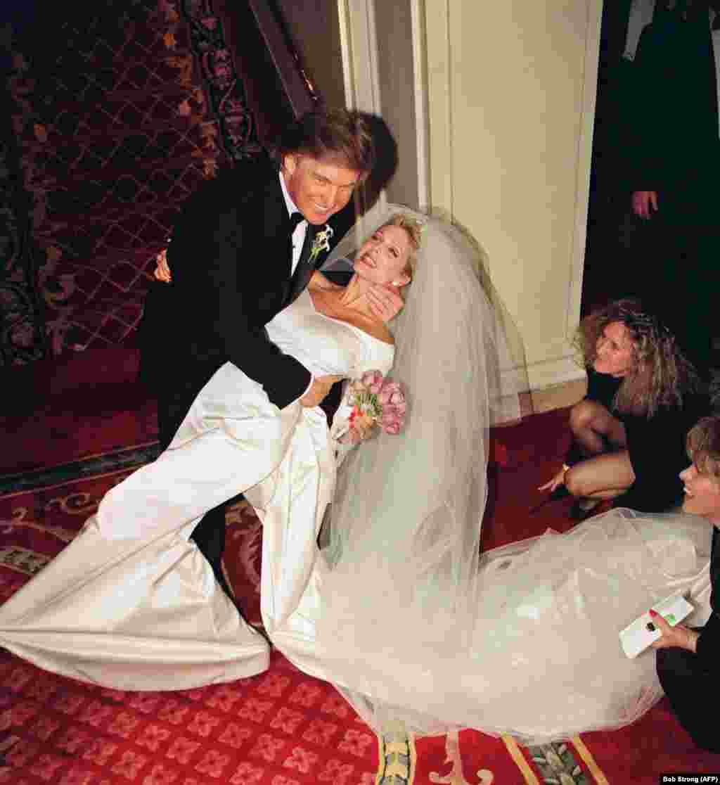 1993-жылы Трамп модель жана аткаруучу Марла Мейплска үйлөнөт.