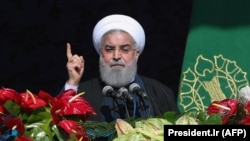 صحنه‌ای از سخنرانی حسن روحانی در مراسم ۲۲ بهمن