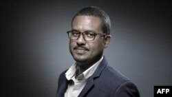 دیوید دیوپ، برنده جایزه بوکر ۲۰۲۱ و نویسنده رمان «شبها، رنگِ همهٔ خونها سیاه است»