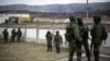 Военные без опознавательных знаков в окрестностях Симферополя
