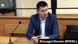 "Қаржы пирамидасы" ісі бойынша айыпталушы Қуаныш Жақсыбаев сотта отыр. 3 қаңтар 2018 жыл.