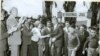 Finalul grevei minerilor (1-3 august 1977). Nicolae Ceauşescu face o vizită de lucru în Valea Jiului după ce a început reprimarea grevei.(3.VIII.1977) Fototeca online a comunismului românesc; cota:142/1977
