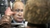 Një fotografi e presidentit rus, Vladimir Putin, e ekspozuar në rajonin Luhansk të Ukrainës.