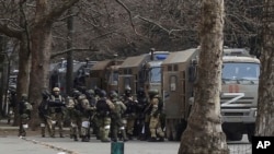Российские войска оккупируют украинский город Херсон с начала марта