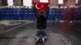 Акция протеста в Стамбуле после ареста Экрема Имамоглу. 23 марта 2025 года