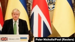 Kryeministri britanik, Boris Johnson gjatë vizitës në Ukrainë më 1 shkurt 2022.
