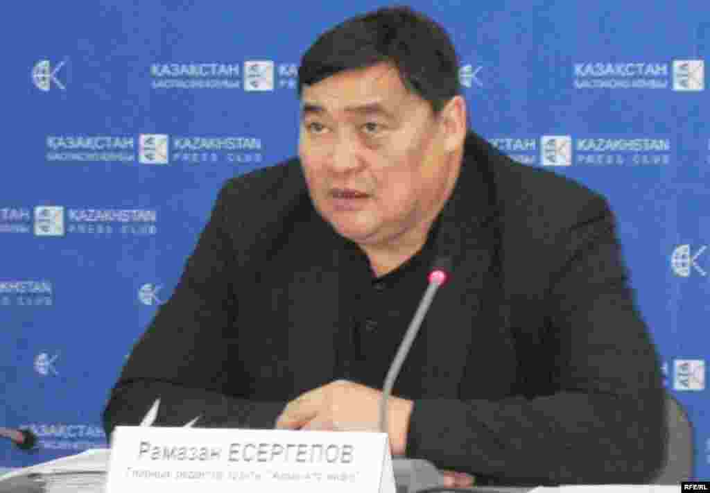 Рамазан Есіргепов, «Алма-Ата инфо» газетінің бас редакторы, тұтқындалудың алдында. Алматы, 24 желтоқсан, 2008 жыл. - Рамазан Есіргепов, «Алма-Ата инфо» газетінің бас редакторы, тұтқындалудың алдында. Алматы, 24 желтоқсан, 2008 жыл.