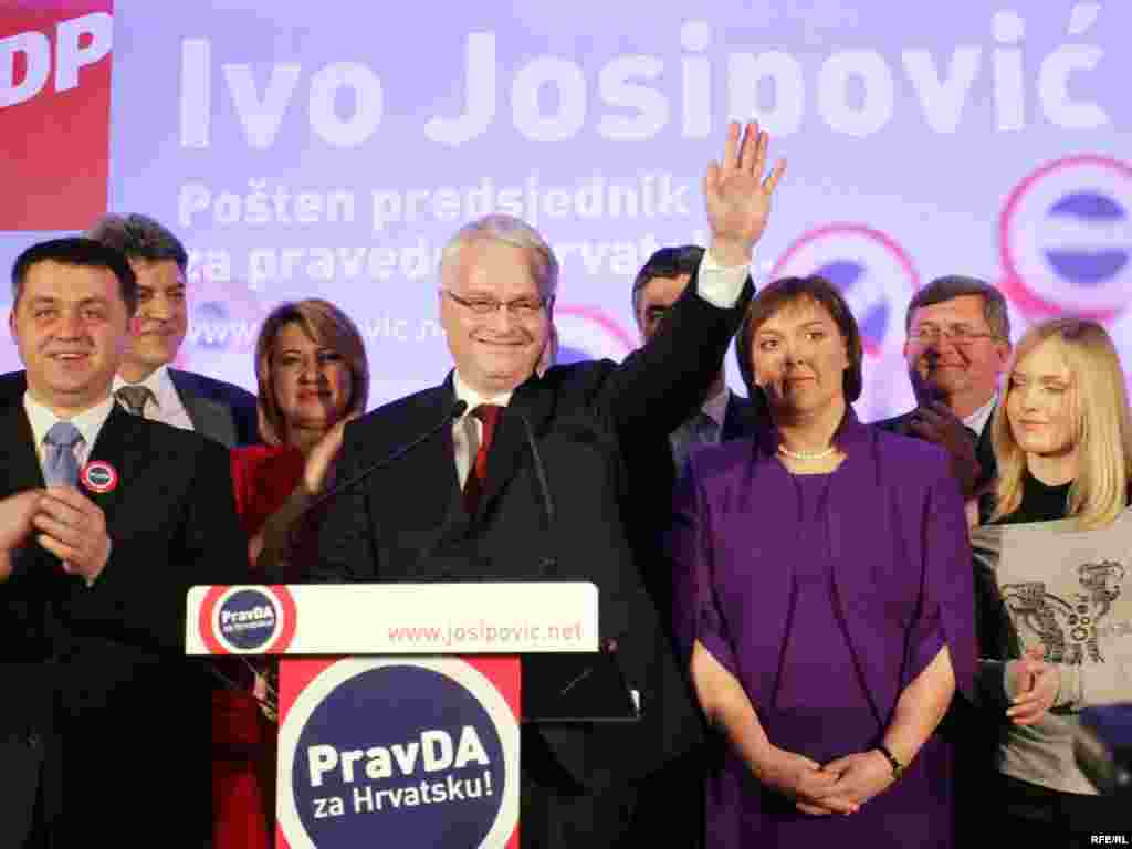 Xorvatiya: Yeni seçilən prezident ailə üzvləri ilə. 