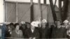 Vizita de lucru a lui Nicolae Ceauşescu în judeţul Constanţa. Inaugurarea platformei de foraj marin „Gloria”. (16 septembrie 1976). Sursa: Fototeca online a comunismului românesc; cota: 210/1976