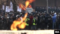 Budžetska drama: Protesti i tenzije pred Sobranjem