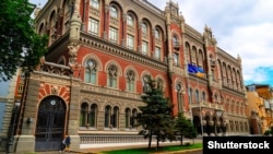 Національний банк України встановив на 5 липня курс 27 гривень 41 копійка за долар