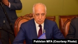 طالبانو برادر پر داسې مهال د قطر دفتر مشر ټاکلی چې امریکايي استازی زلمی خلیلزاد هم په دوحې کې دی