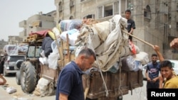 Palestinezët përgatiten për t'u evakuuar nga Rafah, Gazë, 11 maj 2024.