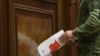сотрудник службы безопасности сорвал единую карту Армении и Арцаха с трибуны НС, 20 января 2025 г.