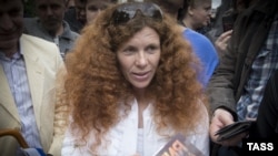 Yulia Latynina, a correspondent for Novaya gazeta, was sprinkled with unknown chemicals in 2017. 