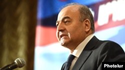 Armenia - Oppositon leader Victor Dallakian gives a speech in Yerevan 27Jan2017.