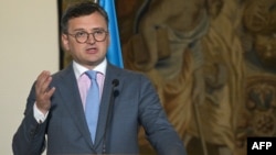 Ministri i Jashtëm i Ukrainës, Dmytro Kuleba, gjatë një konference në Pragë më 28 gusht 2023.
