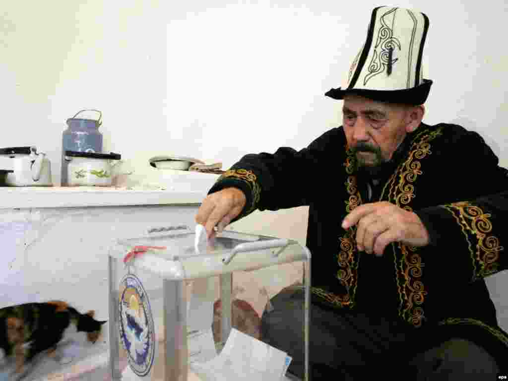 Kirgizstan- Parlamentarni izbori, 10.10.2010. Foto: EPA / Igor Kovalenko