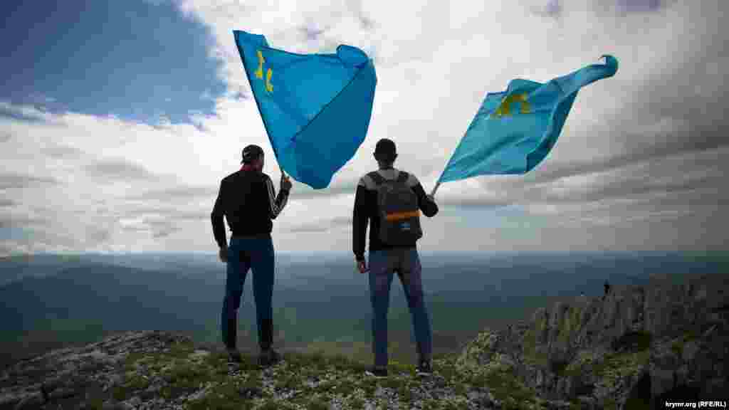 Май 2018. А это уже на вершине горного массива – годом позднее