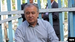 Оппозиция лидери Өмүрбек Текебаев.