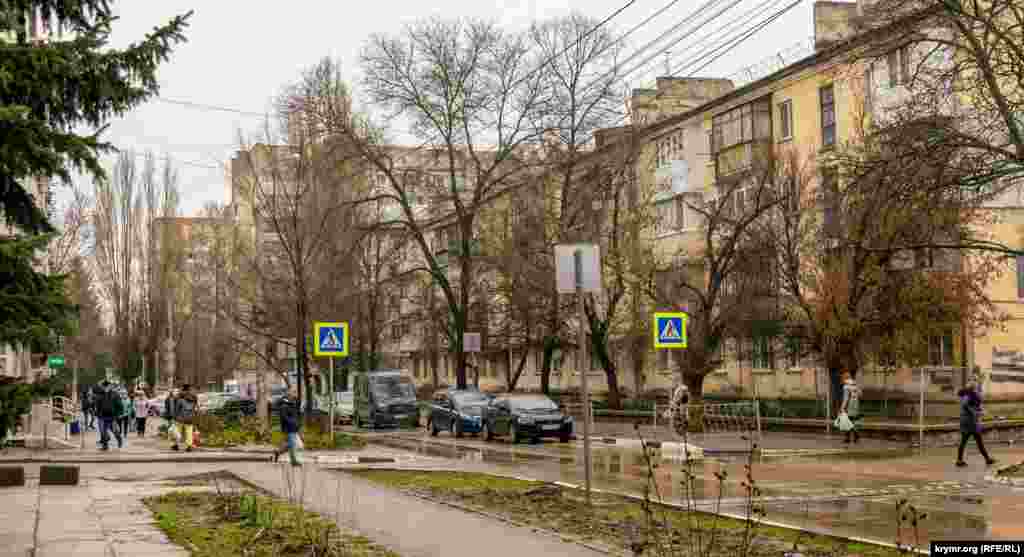 Вулиця Яблочкова – центральна магістраль селища Сімферопольських енергетиків