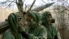 Учения украинских военных по использованию противогазов. Архивное фото