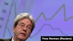 Paolo Gentiloni gazdasági és pénzügyi biztos mutatja be szerdán a bizottság új makrogazdasági előrejelzéseit